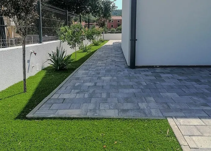 House Ivana With Jacuzzi Prázdninový dům *