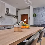 House Ivana With Jacuzzi 別荘