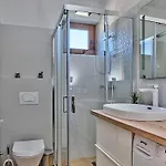 House Ivana With Jacuzzi בית נופש *