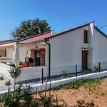 בית נופש House Ivana With Jacuzzi