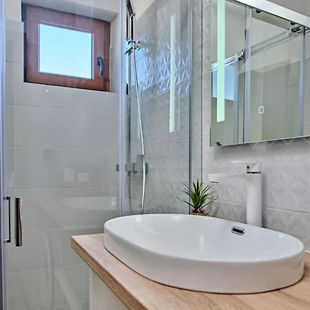 Holiday home House Ivana With Jacuzzi *