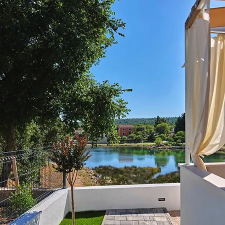 House Ivana With Jacuzzi Holiday home *