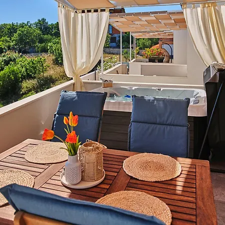 House Ivana With Jacuzzi