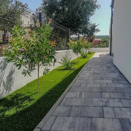 House Ivana With Jacuzzi Casa vacanze